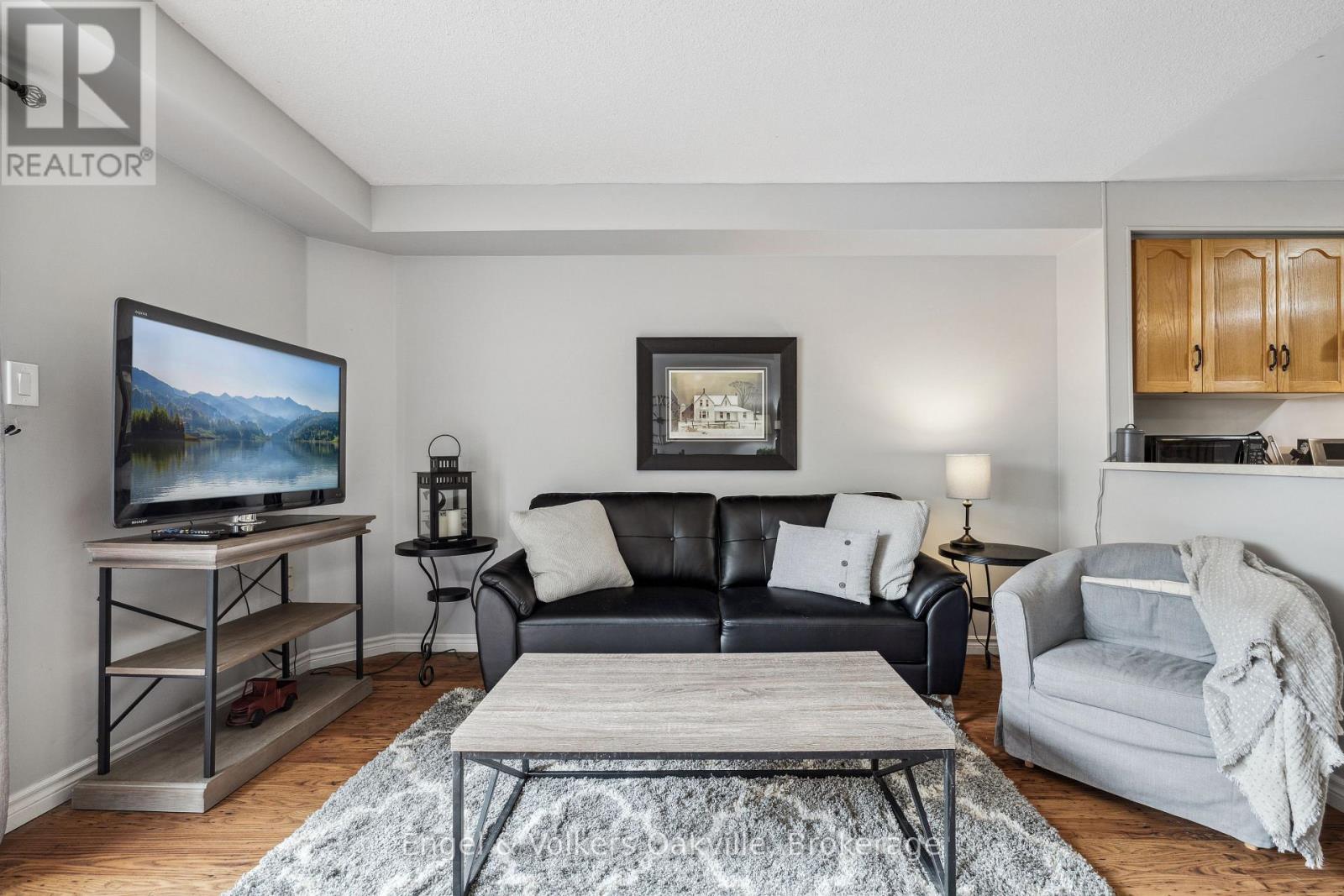 Photo 13 of 15 2015 Cleaver Avenue, Burlington ON