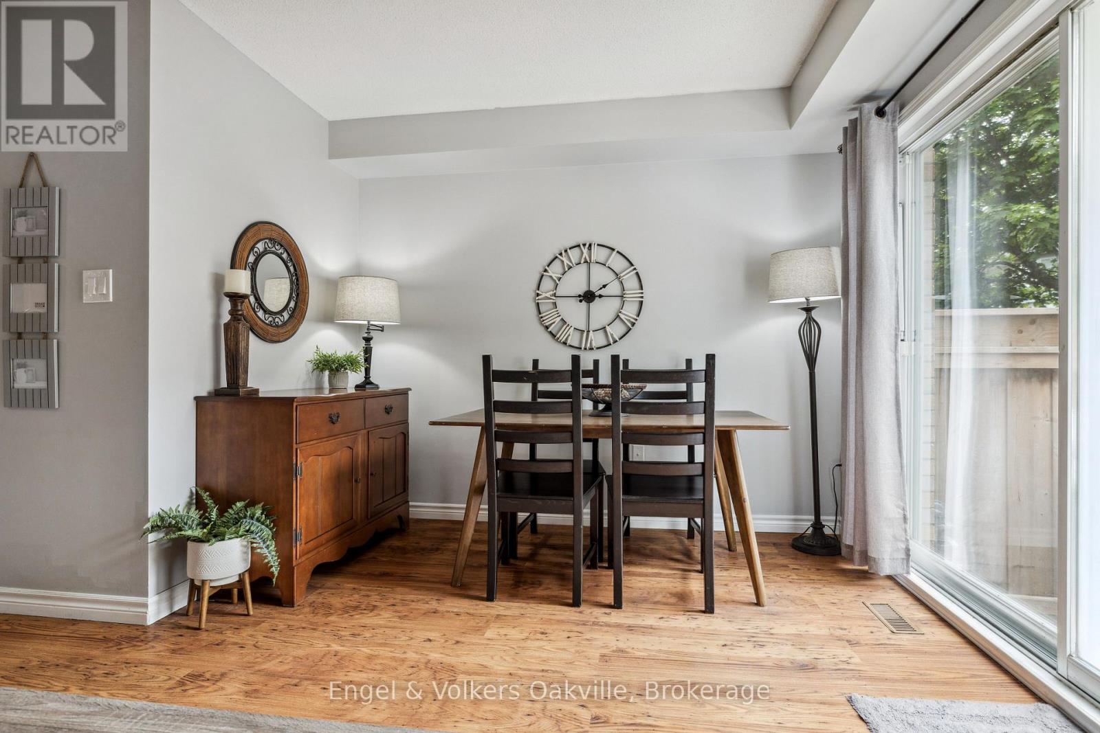 Photo 17 of 15 2015 Cleaver Avenue, Burlington ON