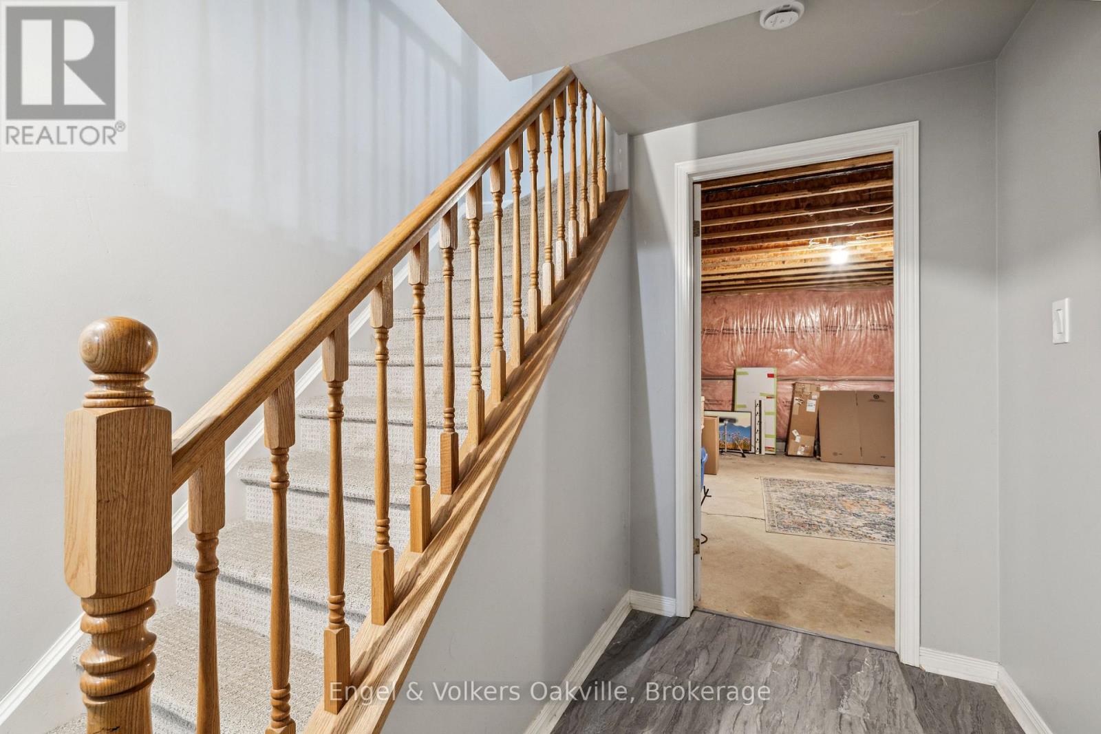 Photo 34 of 15 2015 Cleaver Avenue, Burlington ON