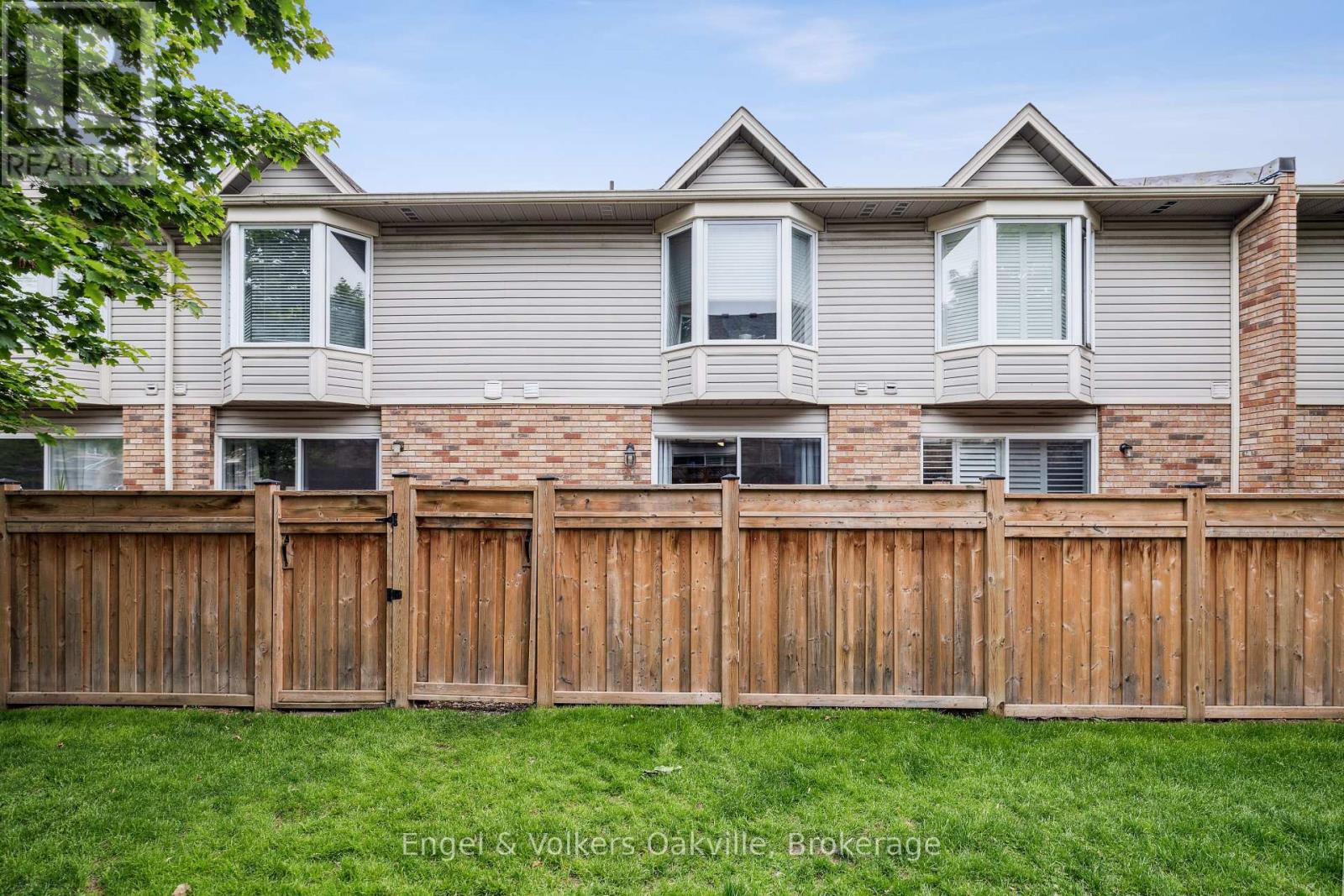 Photo 35 of 15 2015 Cleaver Avenue, Burlington ON
