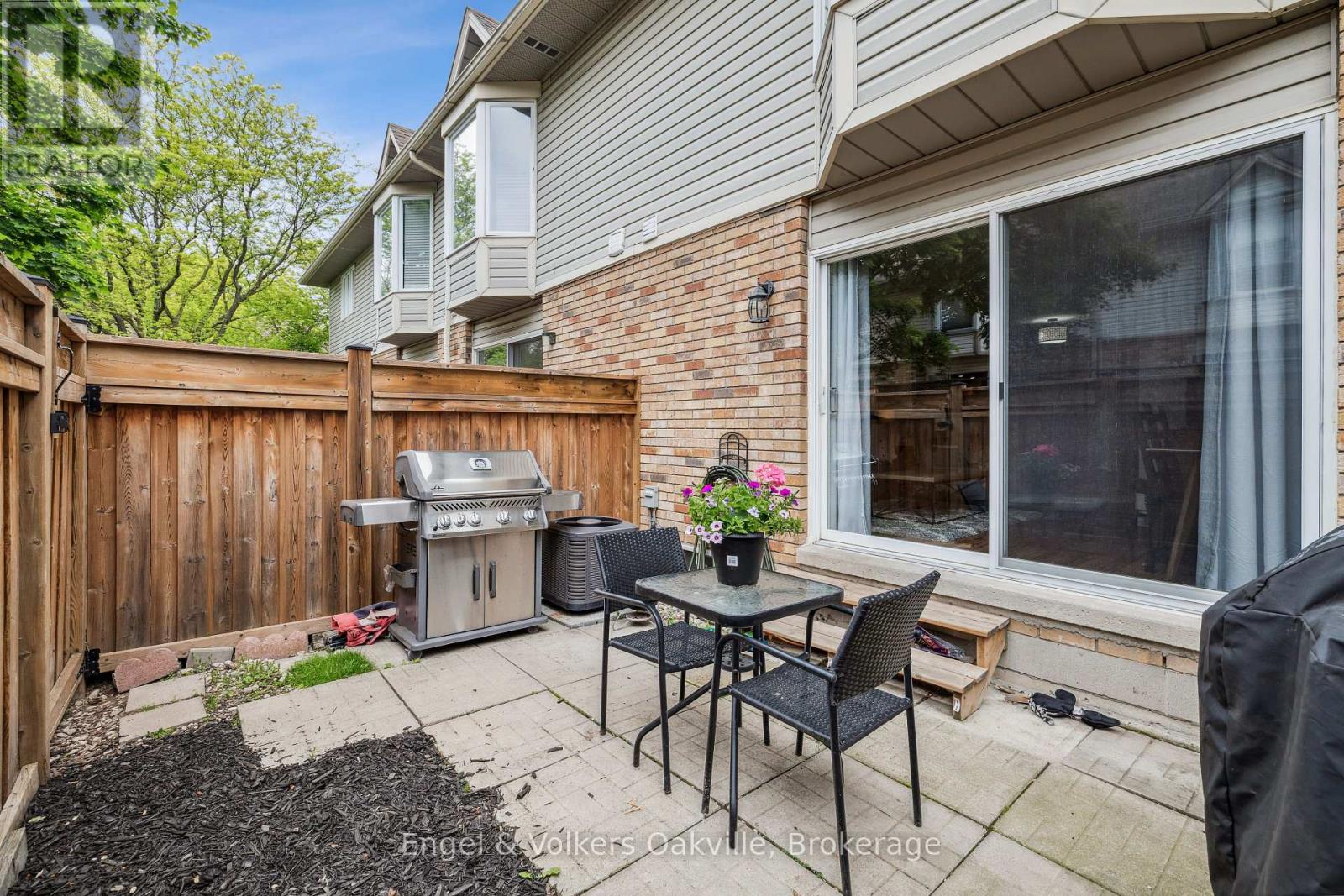 Photo 39 of 15 2015 Cleaver Avenue, Burlington ON