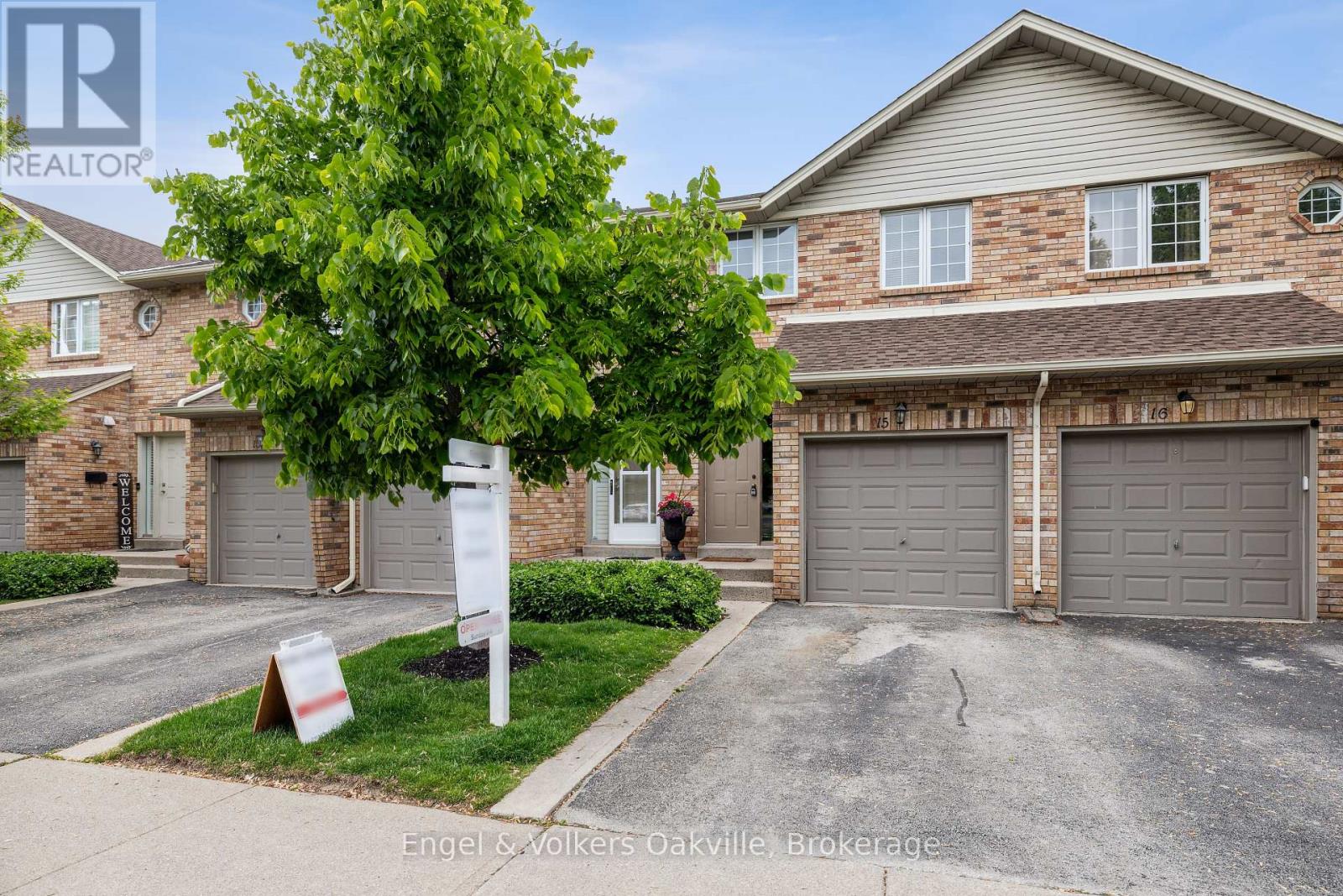 Photo 5 of 15 2015 Cleaver Avenue, Burlington ON
