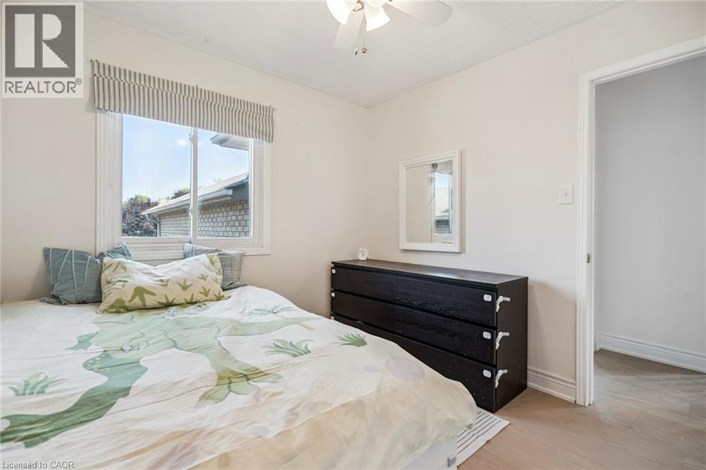 Photo 24 of 102 Niska Dr, Waterdown ON