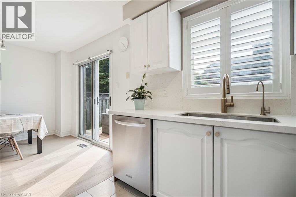Photo 16 of 102 Niska Dr, Waterdown ON