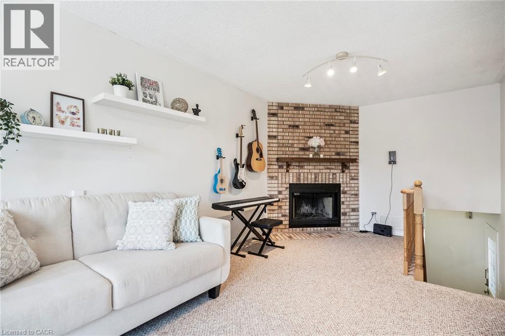 Photo 10 of 102 Niska Dr, Waterdown ON