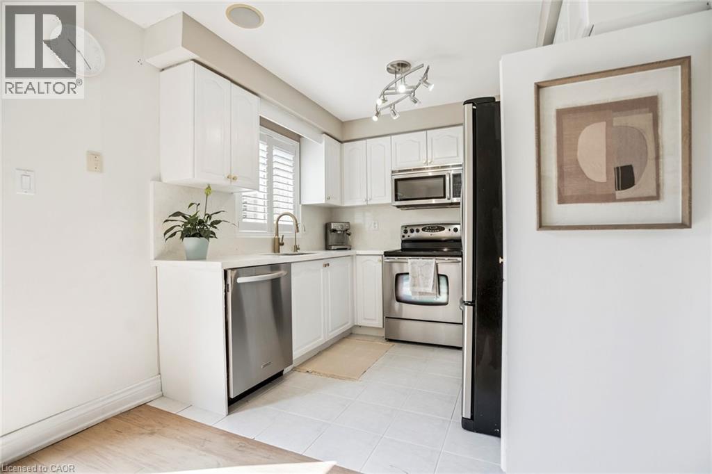Photo 11 of 102 Niska Dr, Waterdown ON