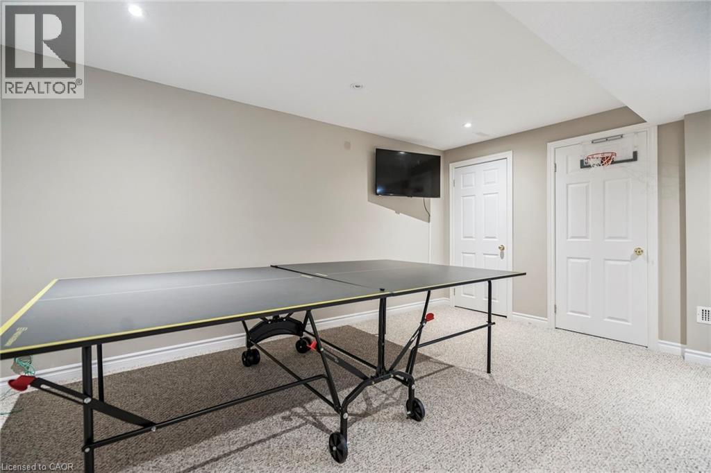 Photo 33 of 102 Niska Dr, Waterdown ON