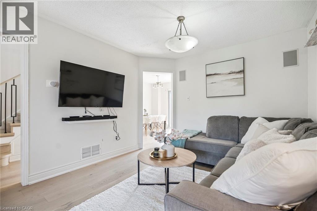 Photo 7 of 102 Niska Dr, Waterdown ON
