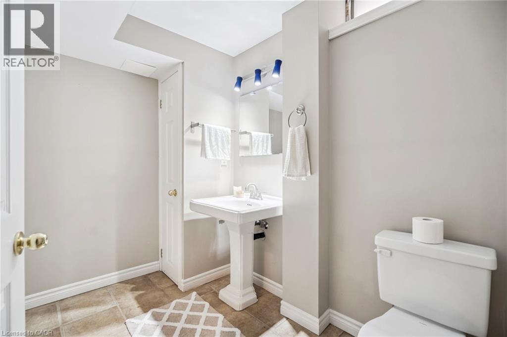 Photo 36 of 102 Niska Dr, Waterdown ON
