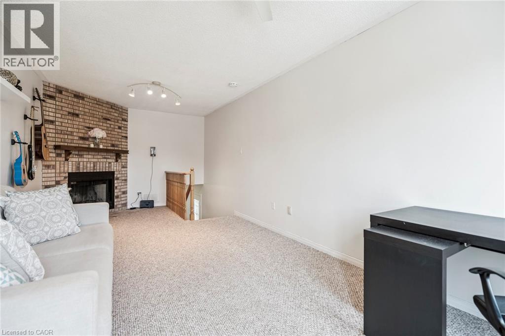 Photo 9 of 102 Niska Dr, Waterdown ON