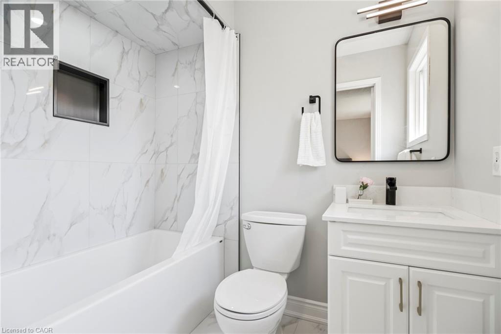 Photo 23 of 102 Niska Dr, Waterdown ON