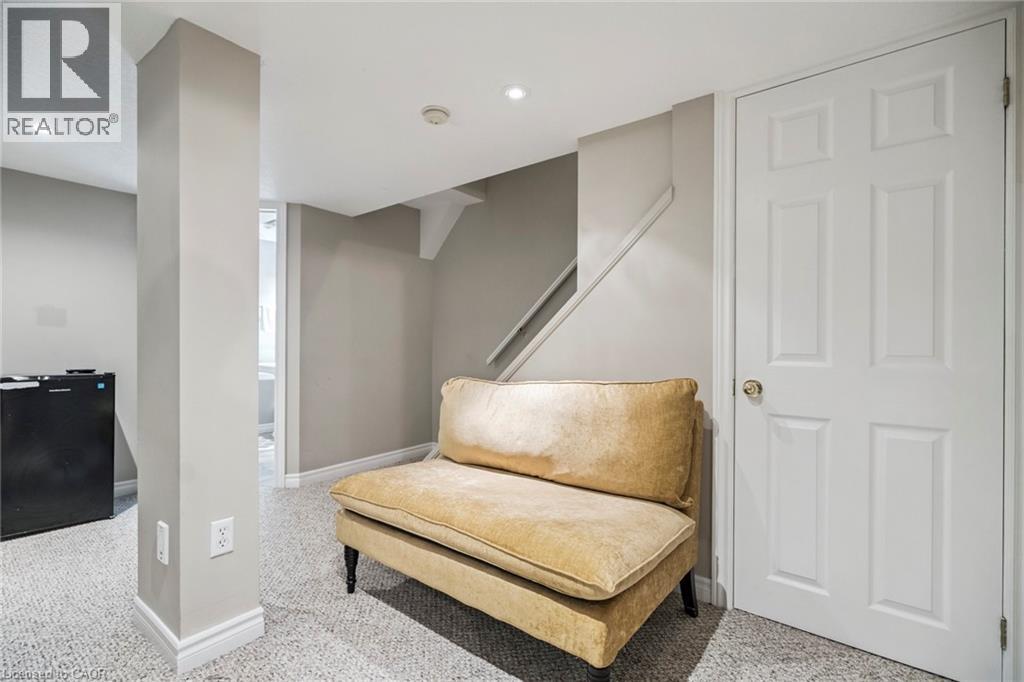 Photo 34 of 102 Niska Dr, Waterdown ON