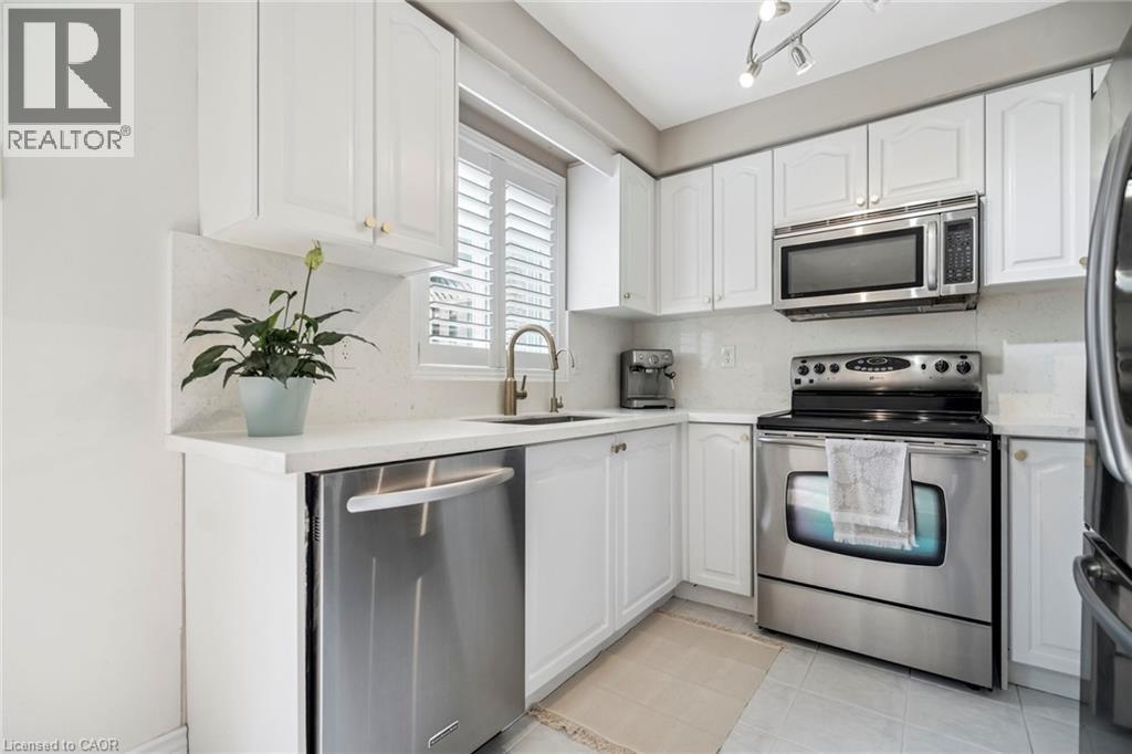 Photo 14 of 102 Niska Dr, Waterdown ON