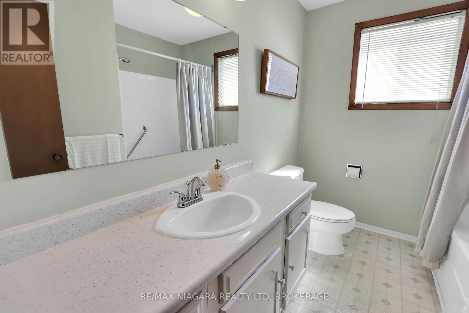 Photo 20 of 25 Oak Street, Welland ON