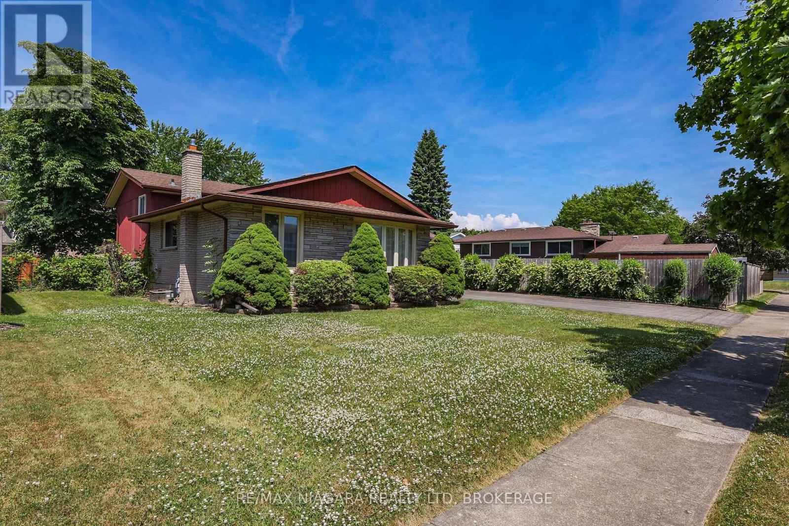 Photo 3 of 25 Oak Street, Welland ON