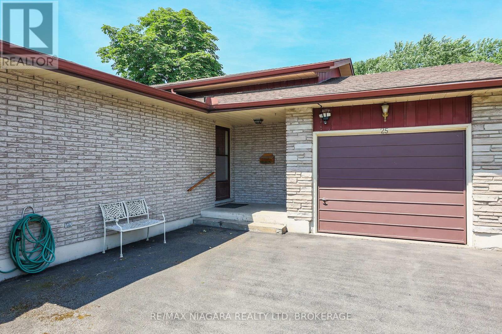 Photo 4 of 25 Oak Street, Welland ON