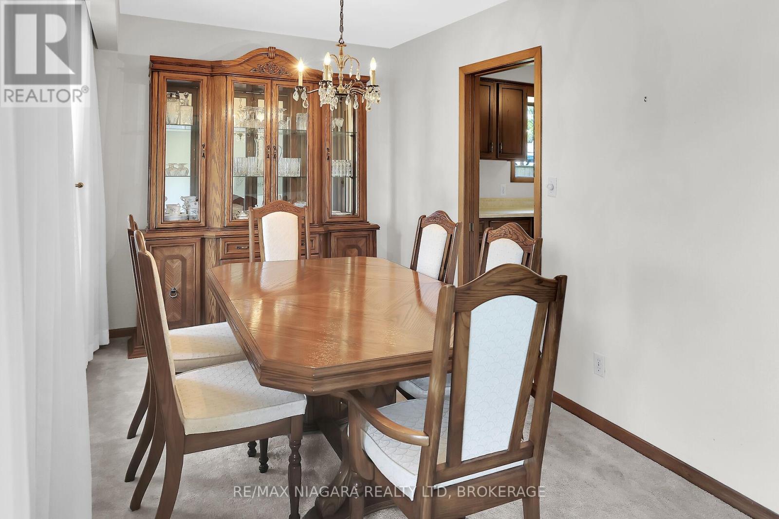 Photo 8 of 25 Oak Street, Welland ON