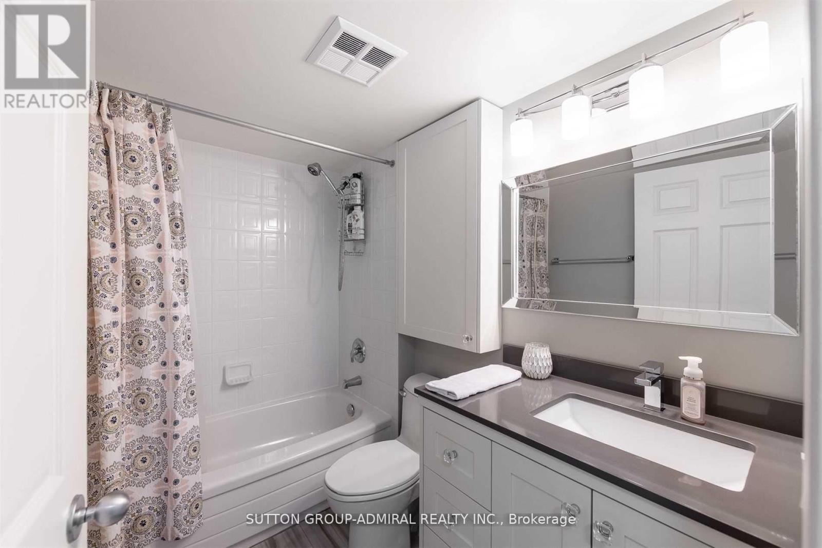 Photo 18 of Ph 407 5 Emerald Lane, Vaughan ON