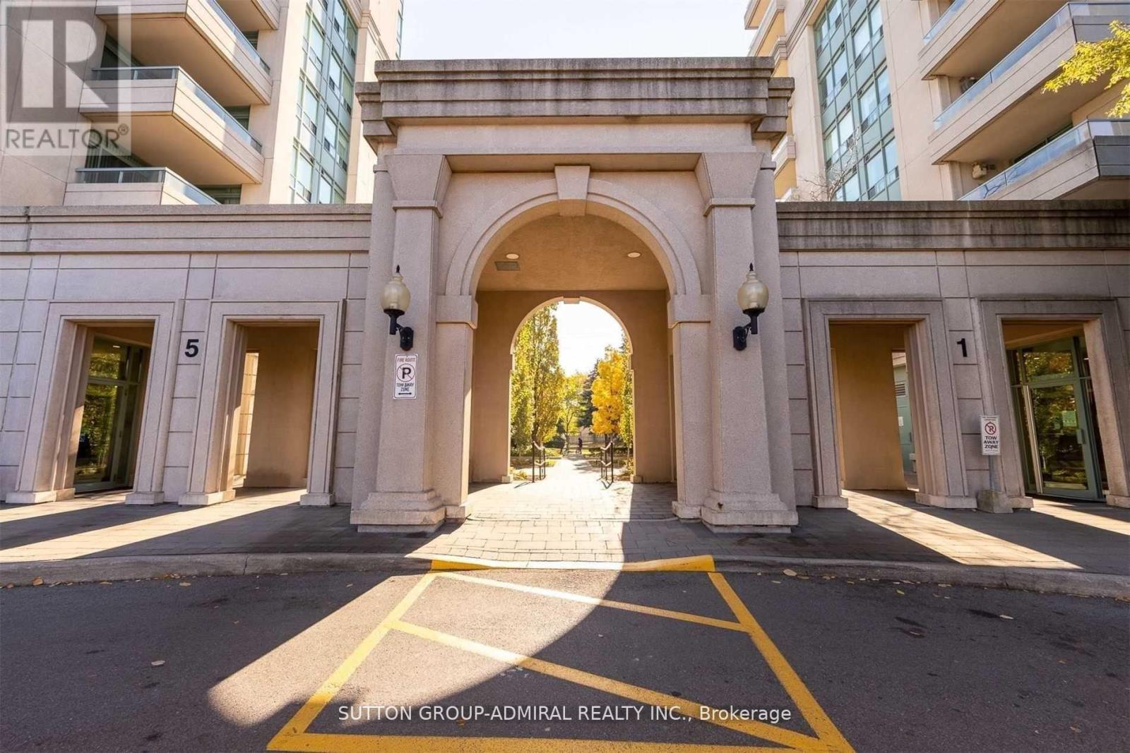 Photo 2 of Ph 407 5 Emerald Lane, Vaughan ON
