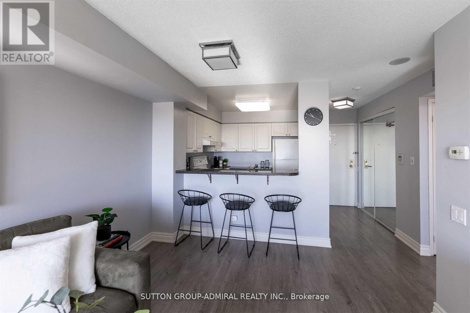 Photo 5 of Ph 407 5 Emerald Lane, Vaughan ON