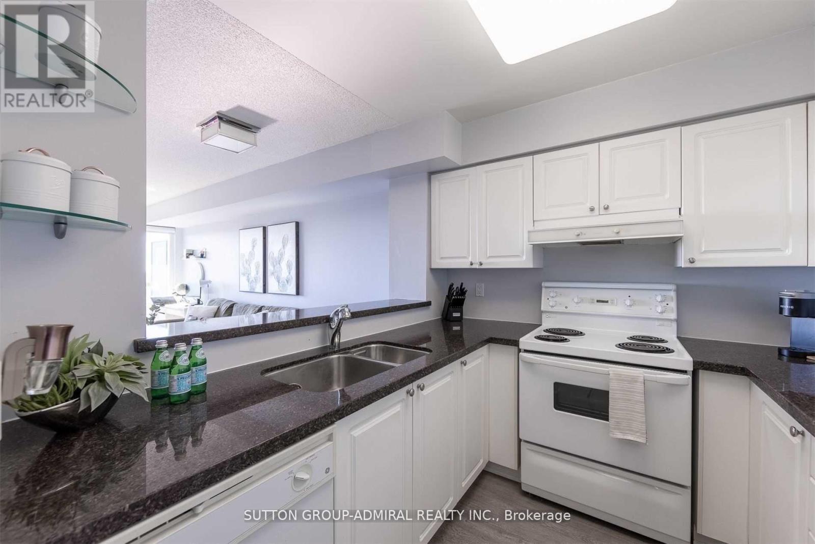 Photo 7 of Ph 407 5 Emerald Lane, Vaughan ON