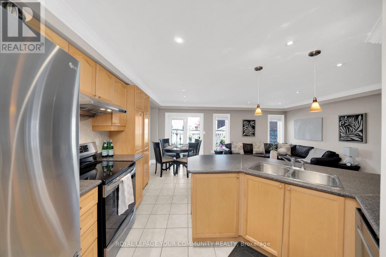 Photo 13 of 57 Deepsprings Crescent, Vaughan ON