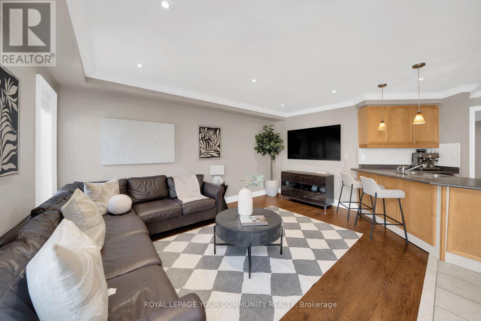 Photo 19 of 57 Deepsprings Crescent, Vaughan ON
