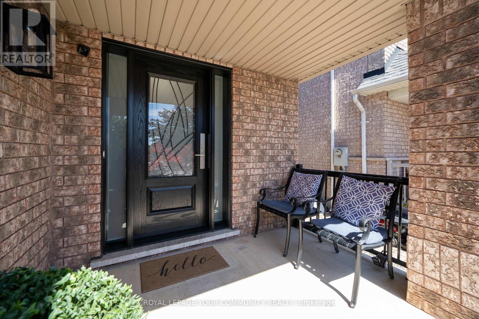 Photo 4 of 57 Deepsprings Crescent, Vaughan ON