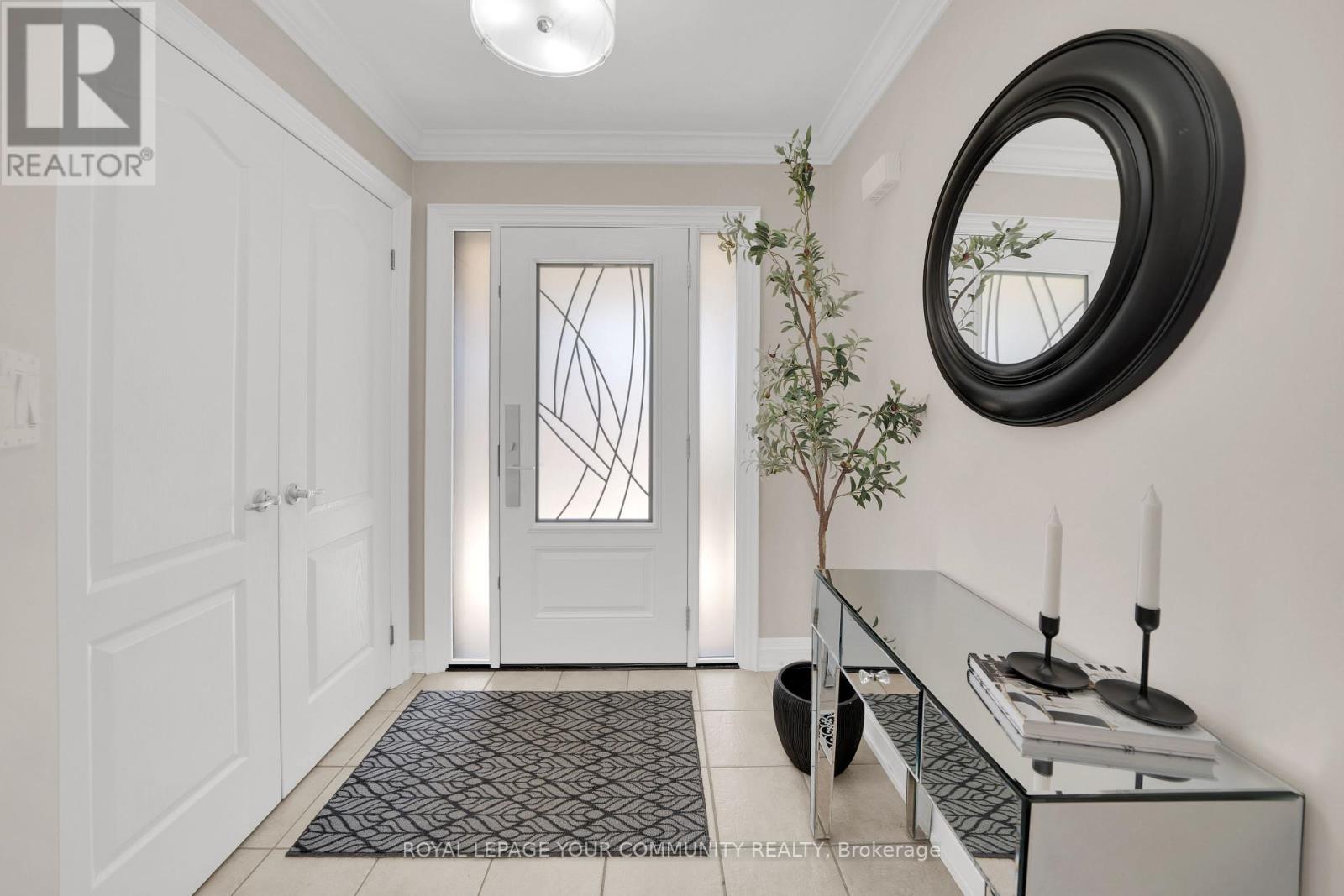 Photo 5 of 57 Deepsprings Crescent, Vaughan ON