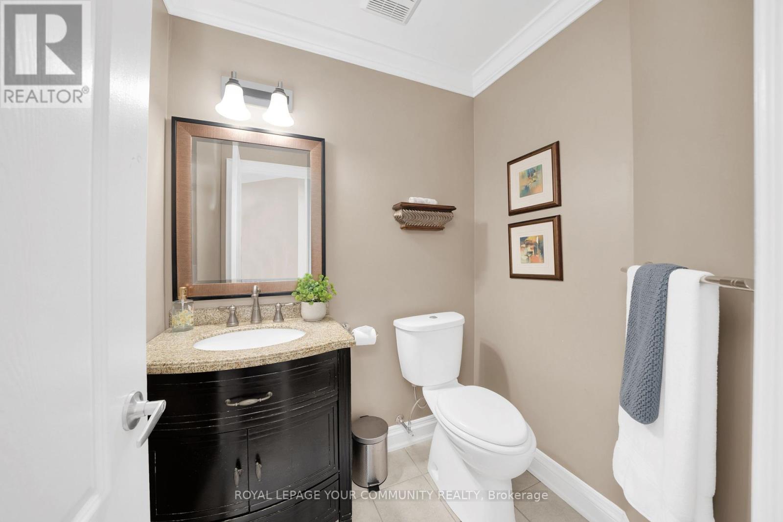 Photo 7 of 57 Deepsprings Crescent, Vaughan ON