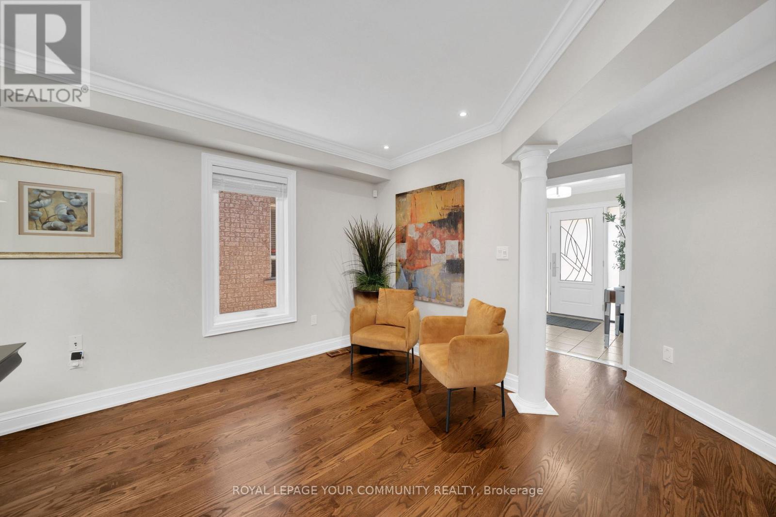Photo 9 of 57 Deepsprings Crescent, Vaughan ON
