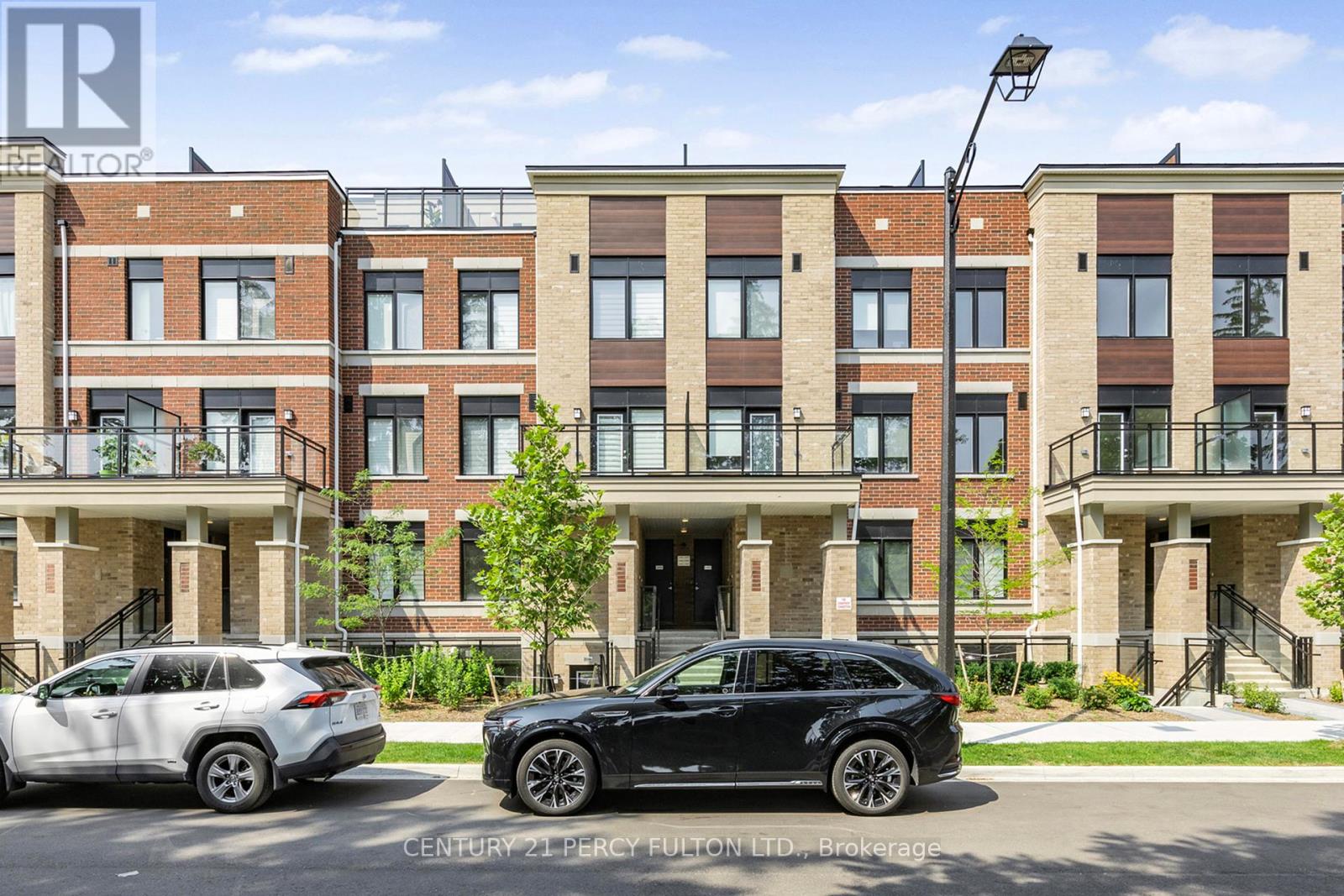 Photo 2 of 2206 58 Elizabeth Street S, Richmond Hill ON