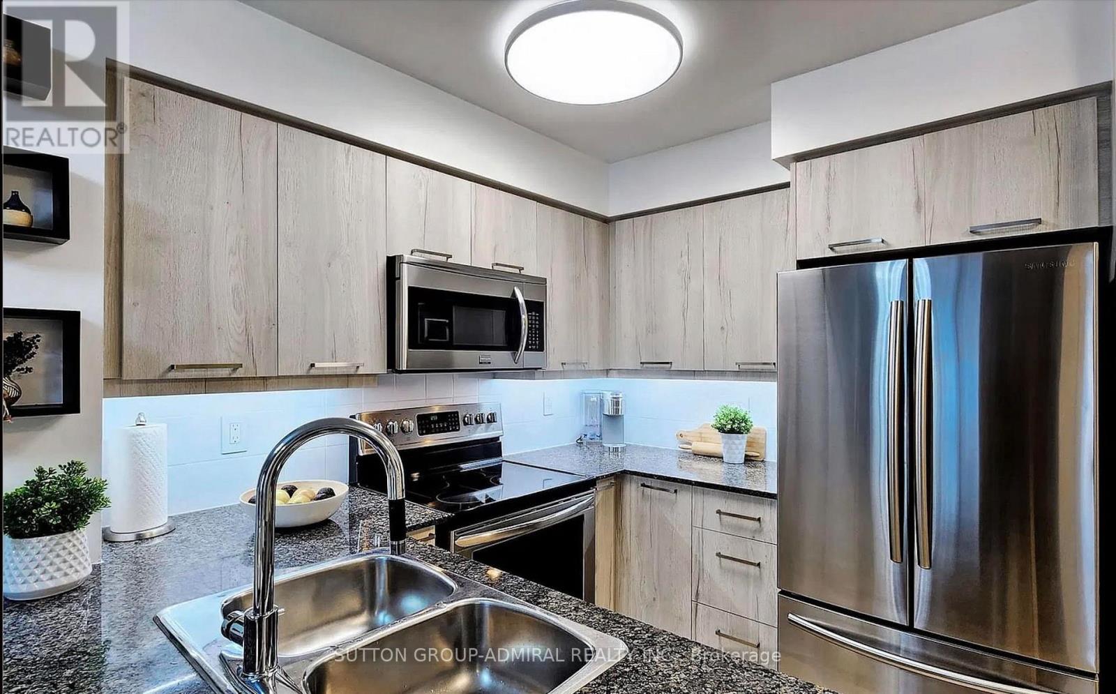 Photo 5 of 908 185 Oneida Crescent, Richmond Hill ON