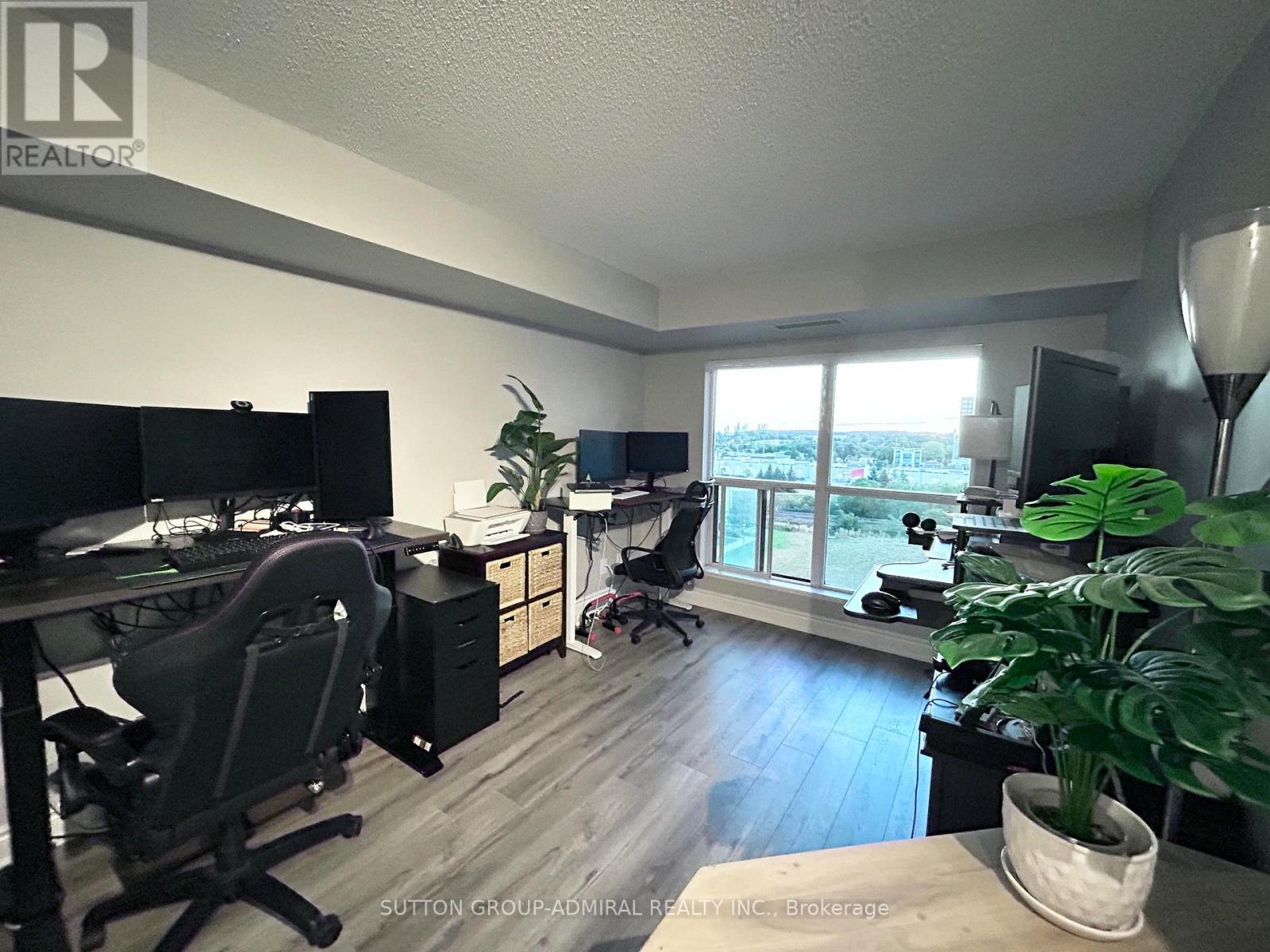 Photo 6 of 908 185 Oneida Crescent, Richmond Hill ON