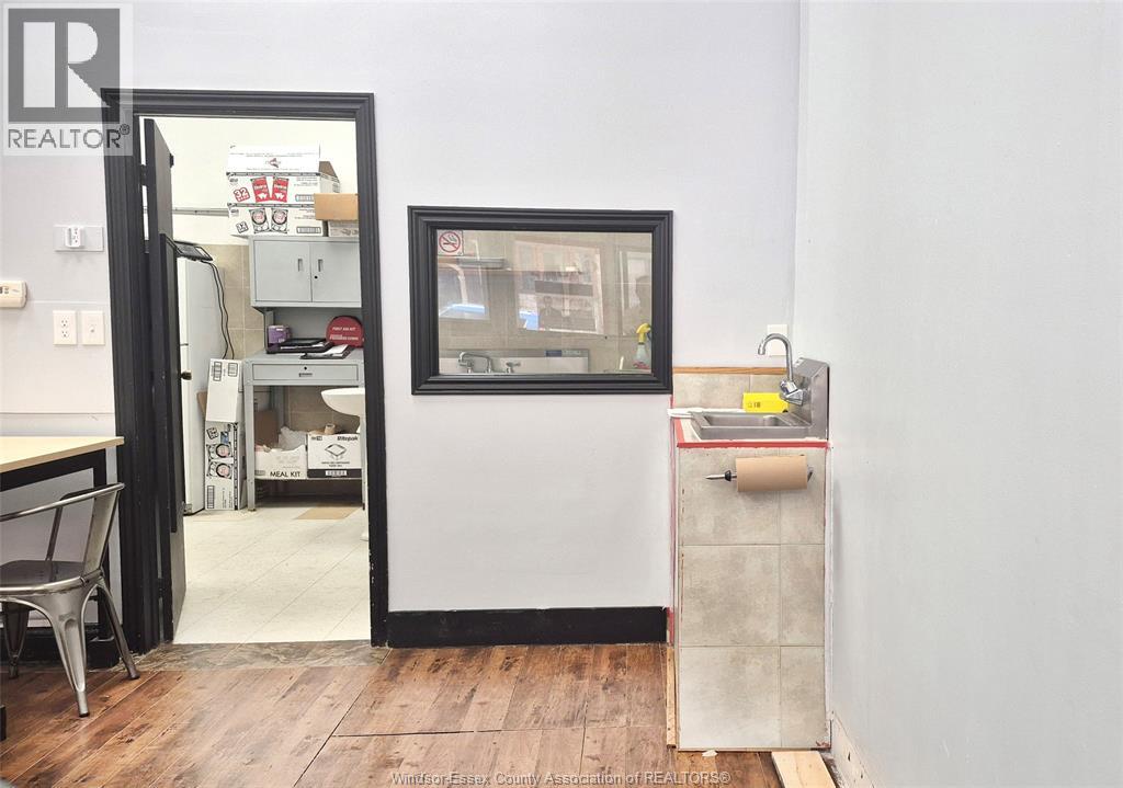 Photo 8 of 116 Park Unit 5, Windsor ON