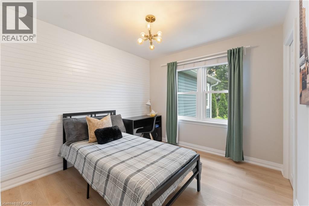 Photo 17 of 136 Mohawk Road, Ancaster ON