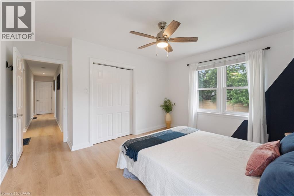 Photo 16 of 136 Mohawk Road, Ancaster ON