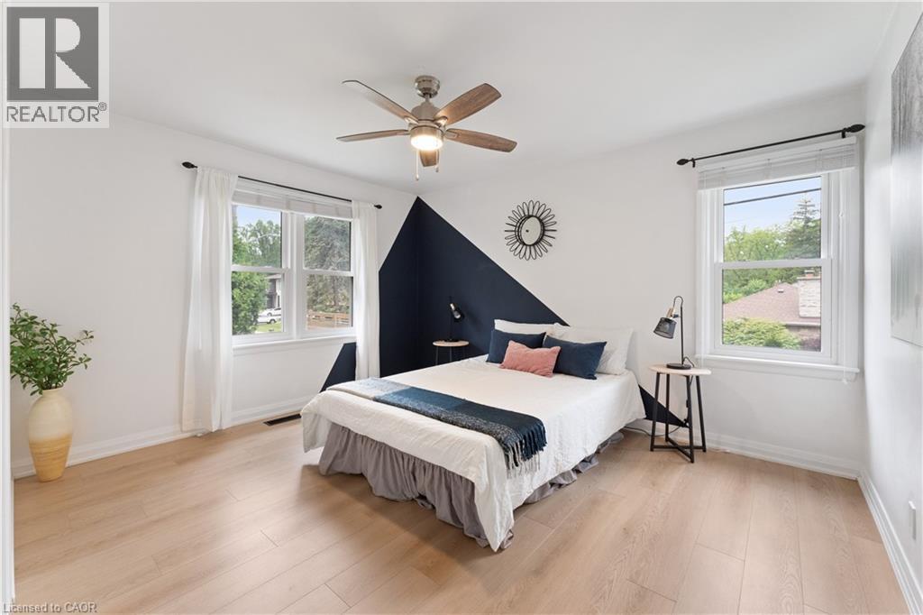 Photo 15 of 136 Mohawk Road, Ancaster ON
