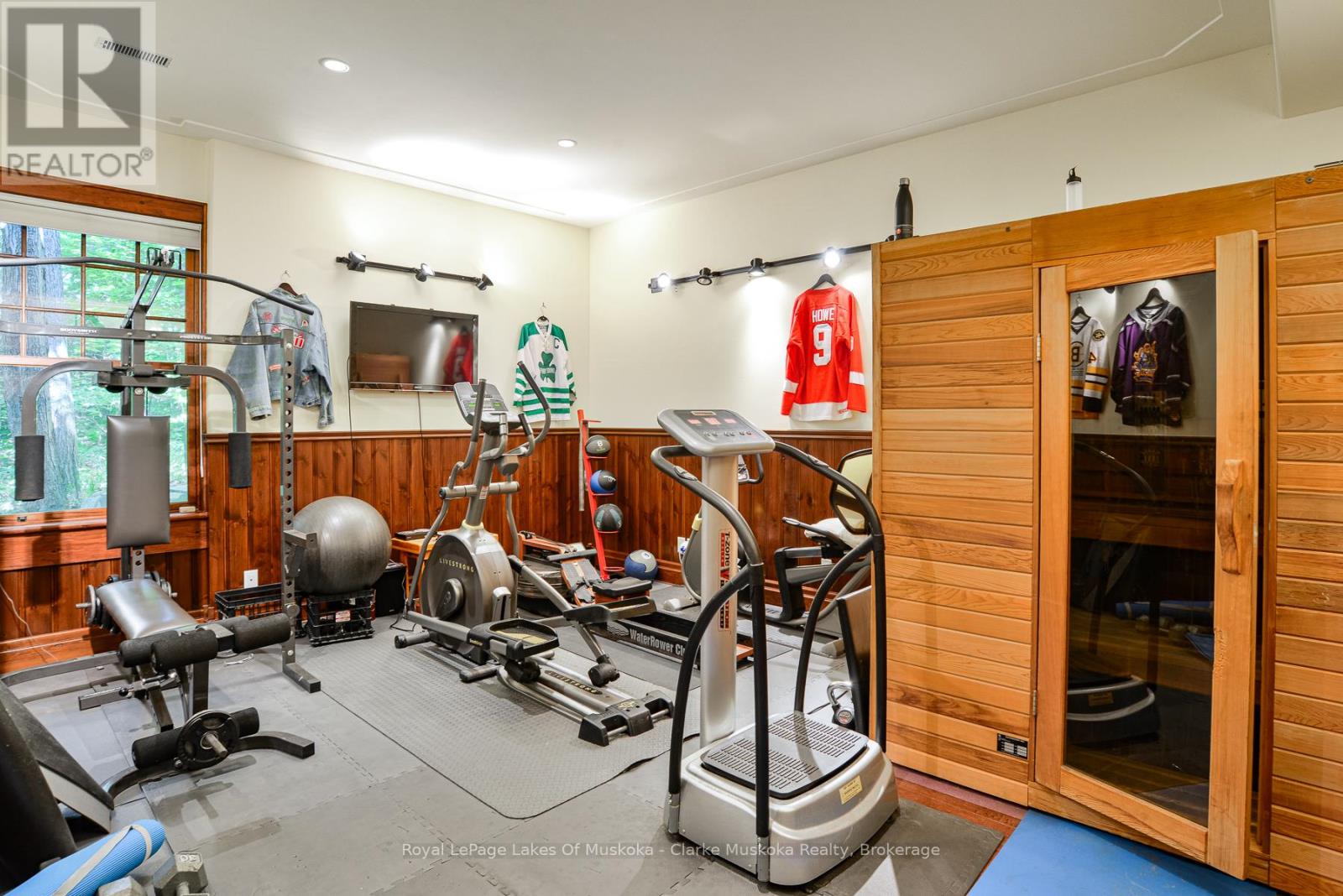 45 ESTATE DRIVE - 22