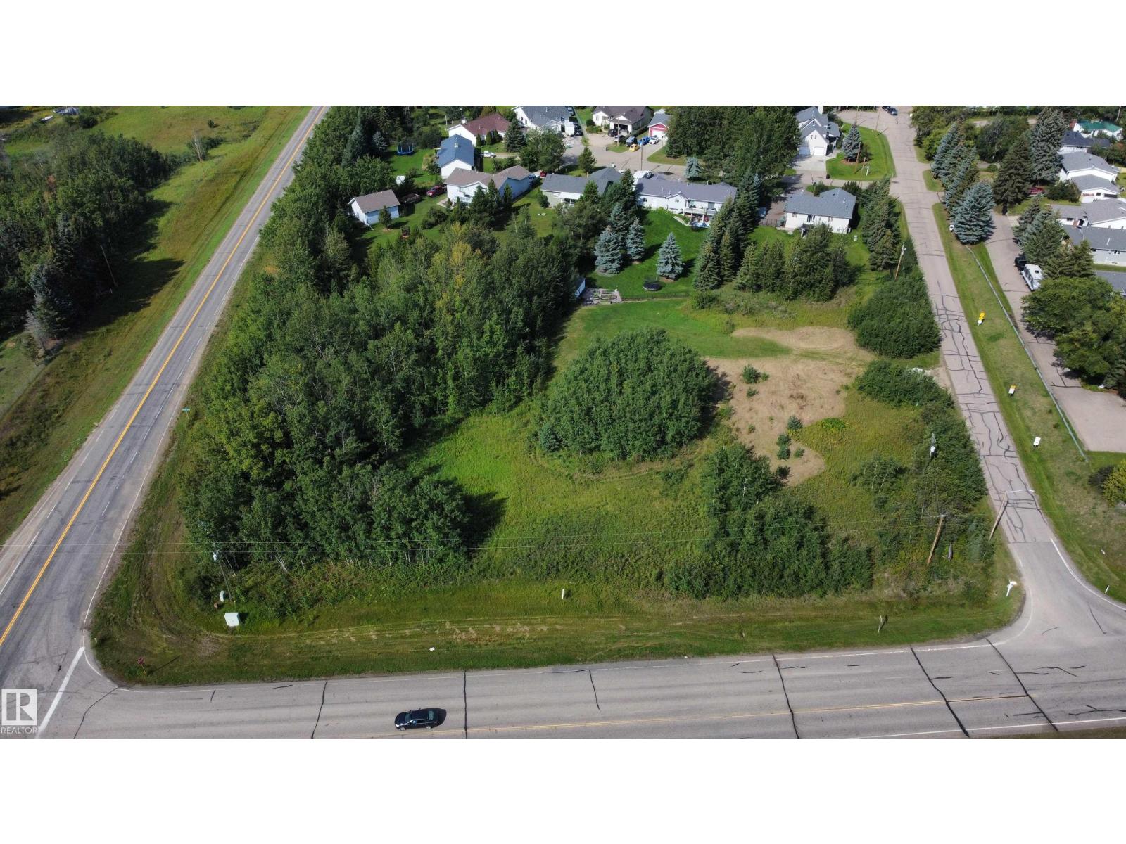 Photo 10 of 487 Lakeside Dr, Rural Parkland County AB