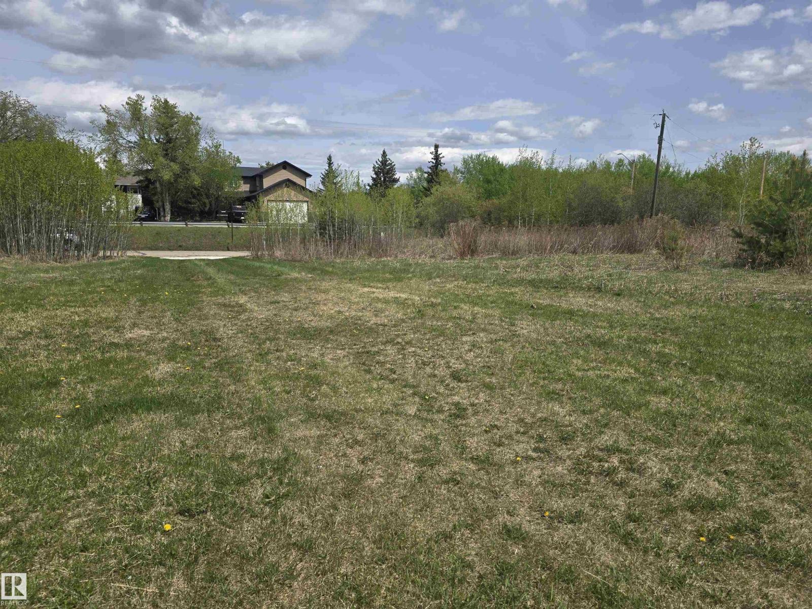 Photo 8 of 487 Lakeside Dr, Rural Parkland County AB