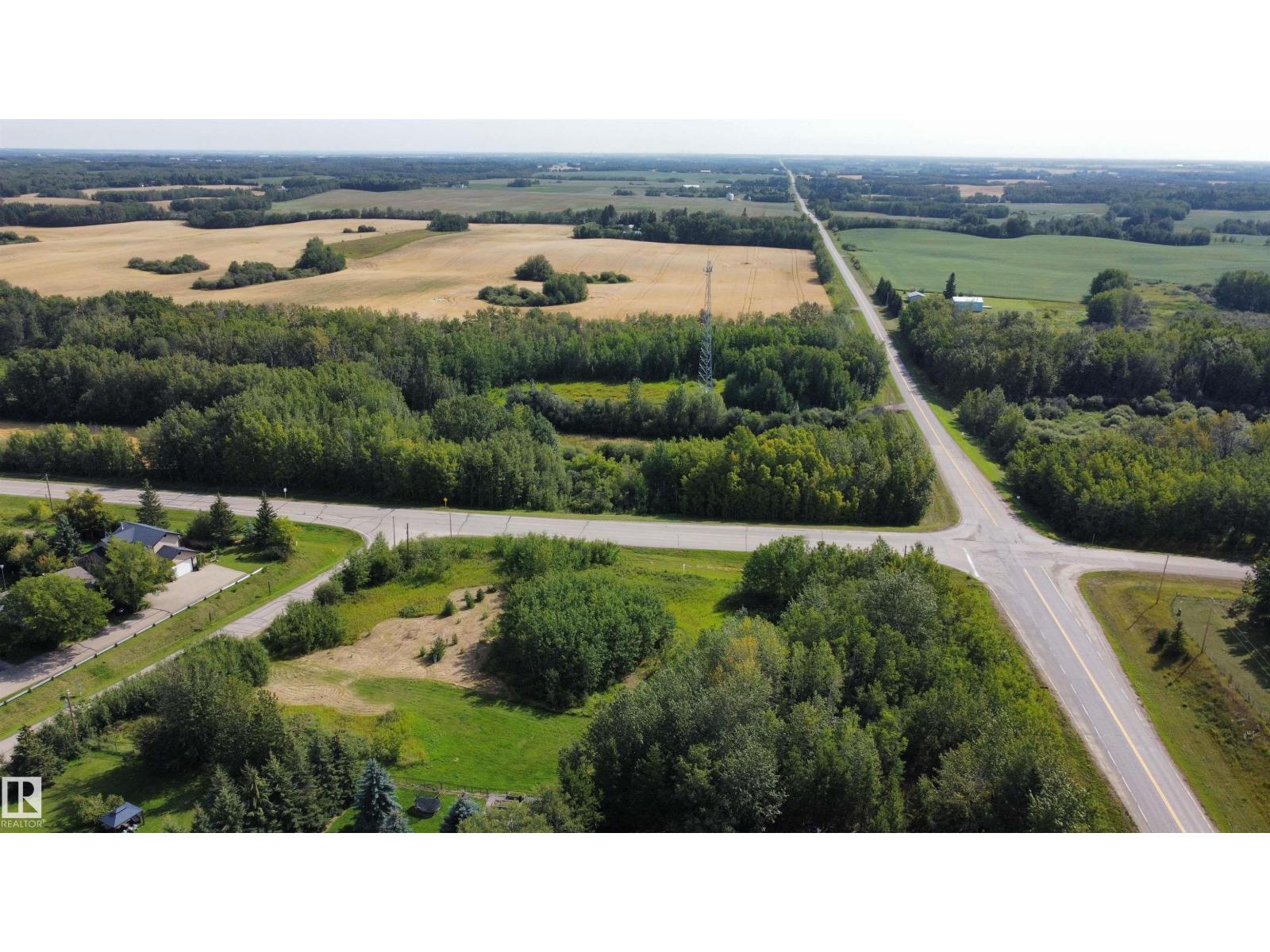 Photo 9 of 487 Lakeside Dr, Rural Parkland County AB