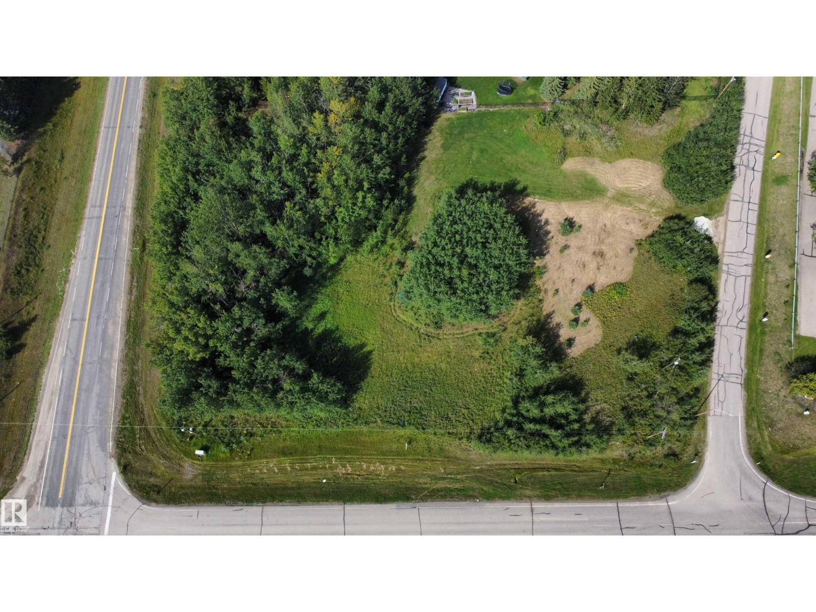 Photo 7 of 487 Lakeside Dr, Rural Parkland County AB