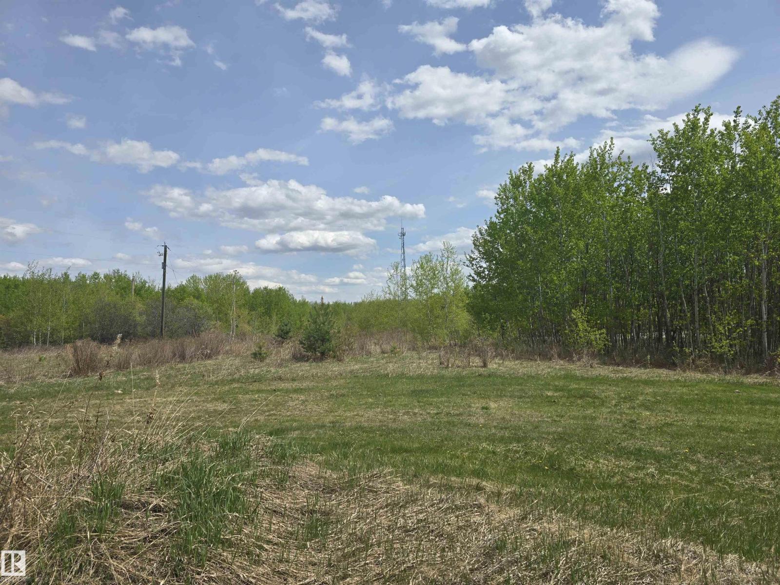 Photo 11 of 487 Lakeside Dr, Rural Parkland County AB