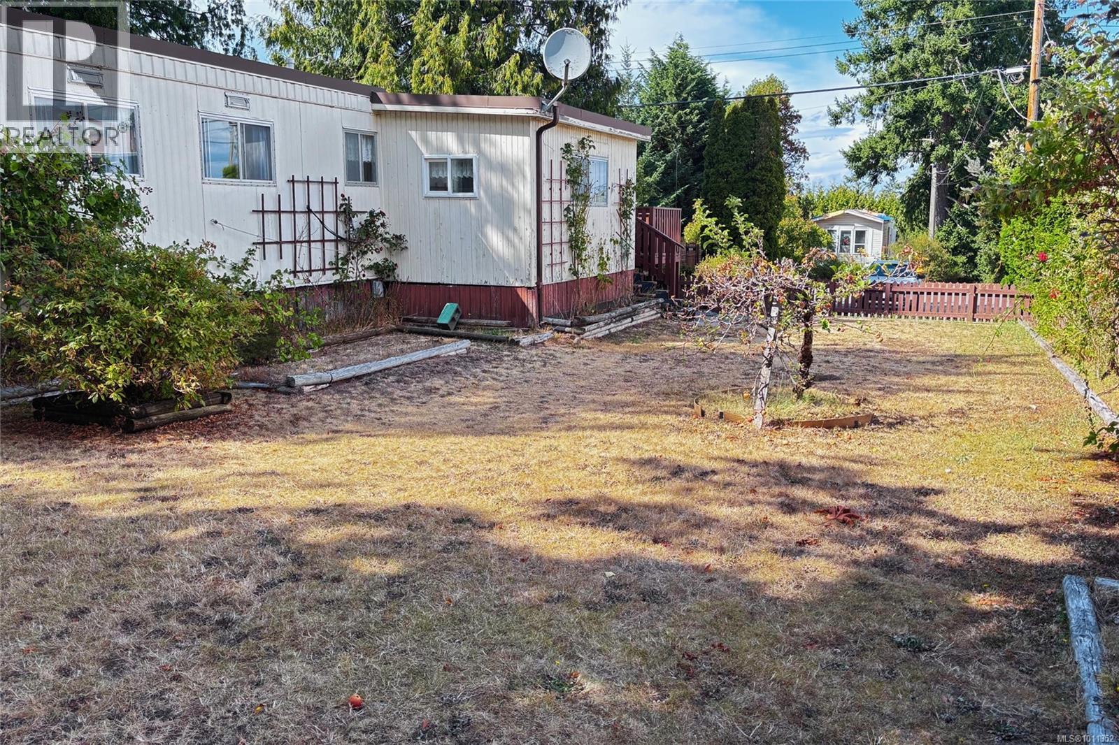 Photo 2 of 990 Riley Rd, Parksville BC