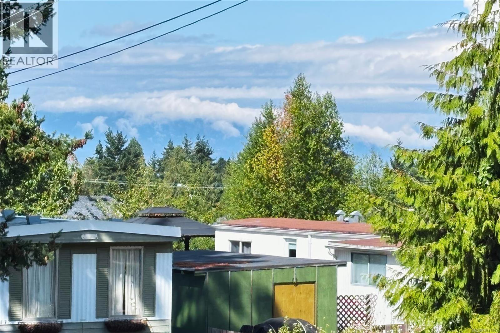Photo 3 of 990 Riley Rd, Parksville BC