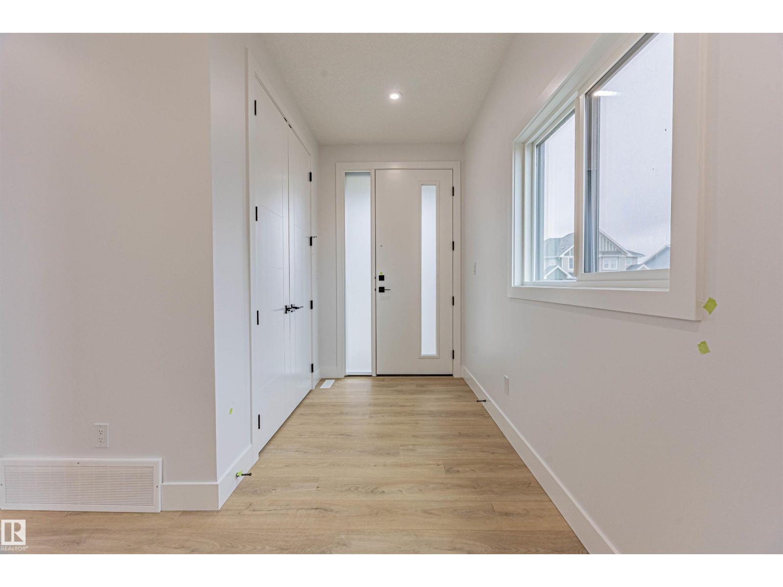 Photo 12 of 25 Birkshire Cr, Sherwood Park AB