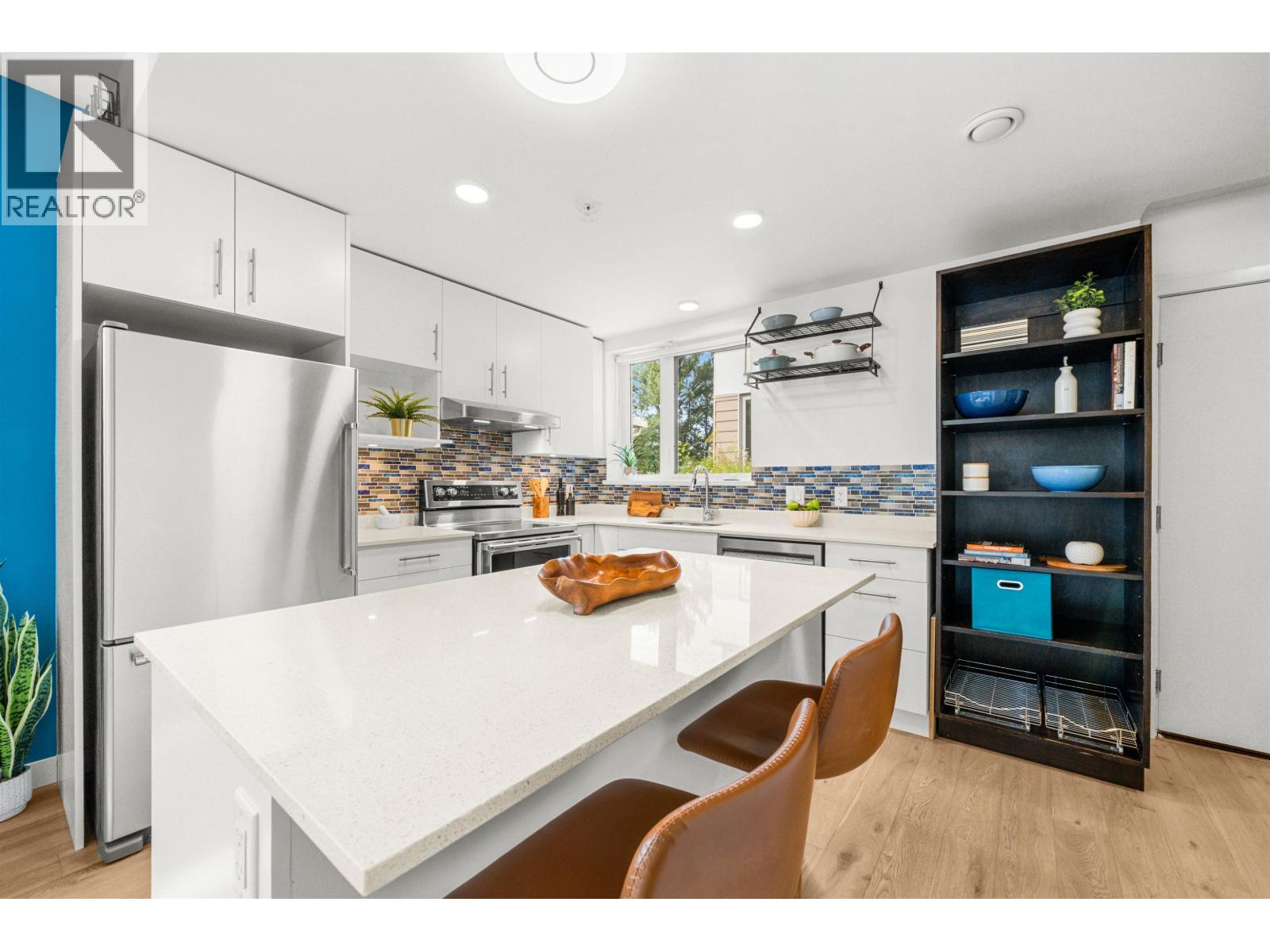 Photo 6 of Th 5 2137 Chesterfield Avenue, North Vancouver BC