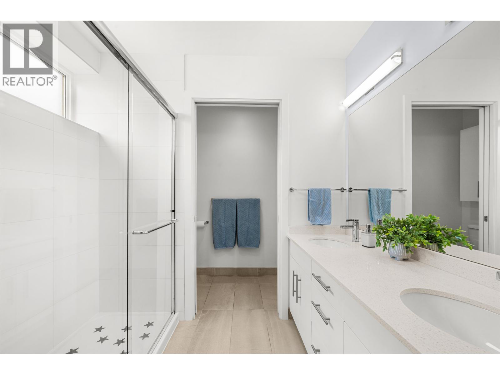 Photo 13 of Th 5 2137 Chesterfield Avenue, North Vancouver BC