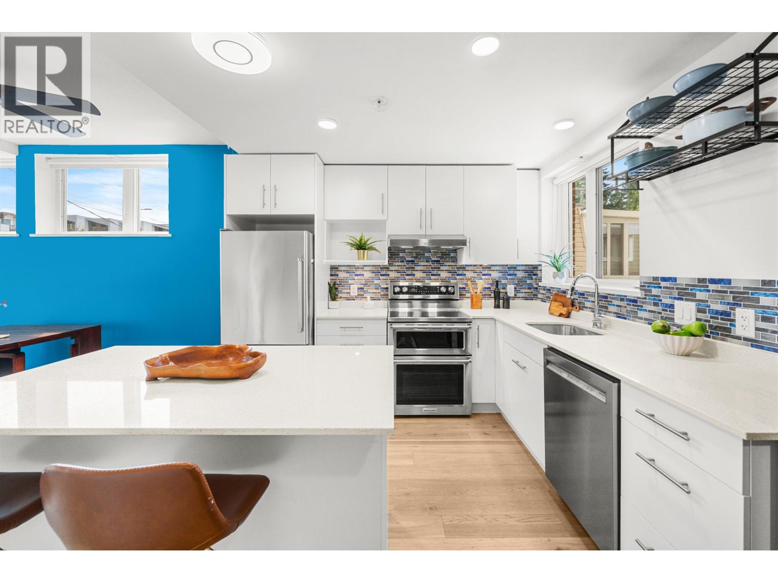 Photo 8 of Th 5 2137 Chesterfield Avenue, North Vancouver BC